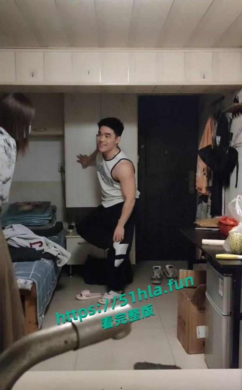 TS伪娘阿红劲爆大瓜,油腻大叔浓妆艳抹,专约帅气直男小伙,毒龙口爆后入肛穴,榨精堪比职业骚鸡!-4