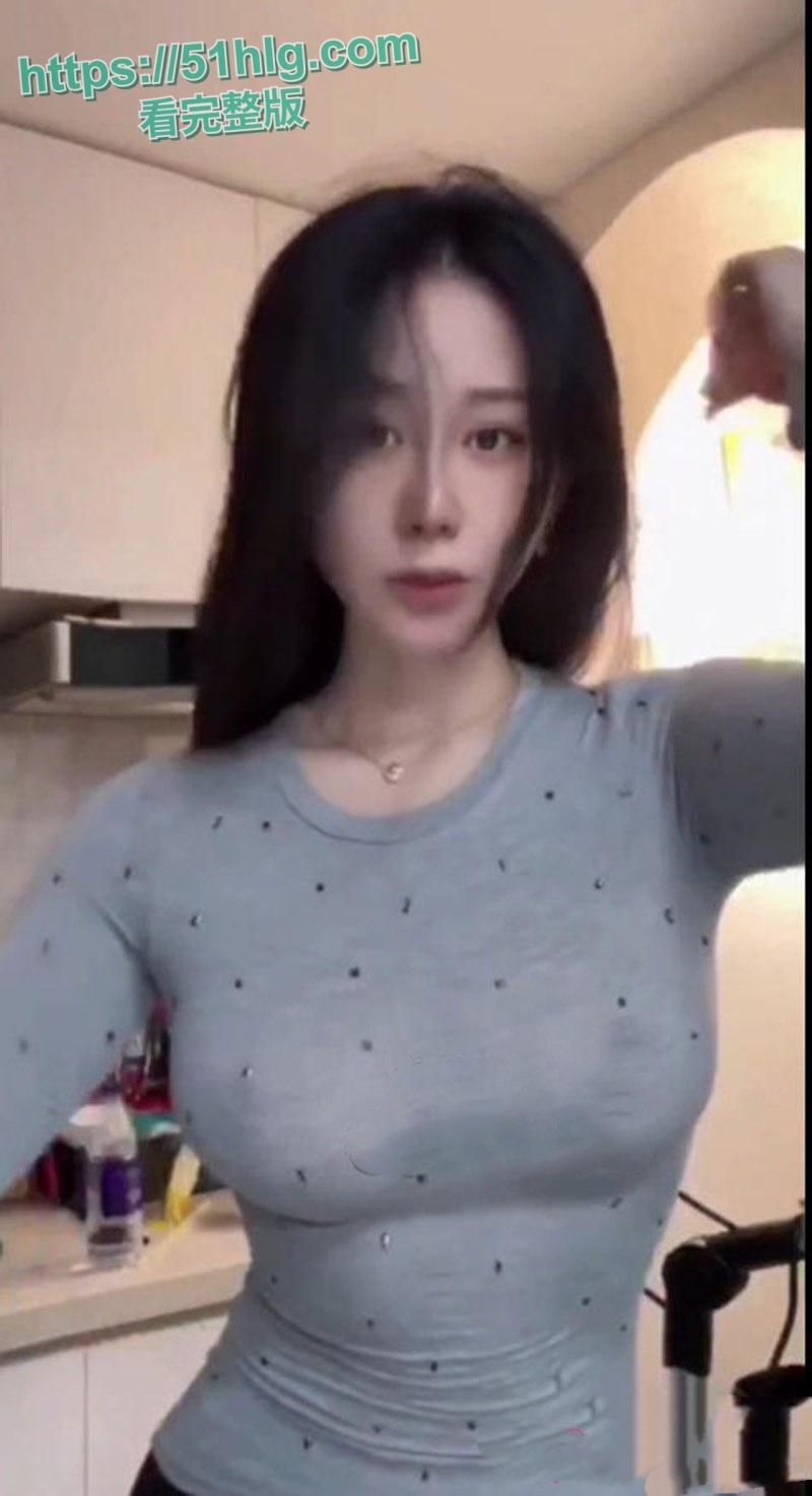 【浙江】健身教练【Monica】咸鱼卖货内卷升级！真空卖衣乳头若隐若现，巨乳蜂腰尽显淫荡本色-3