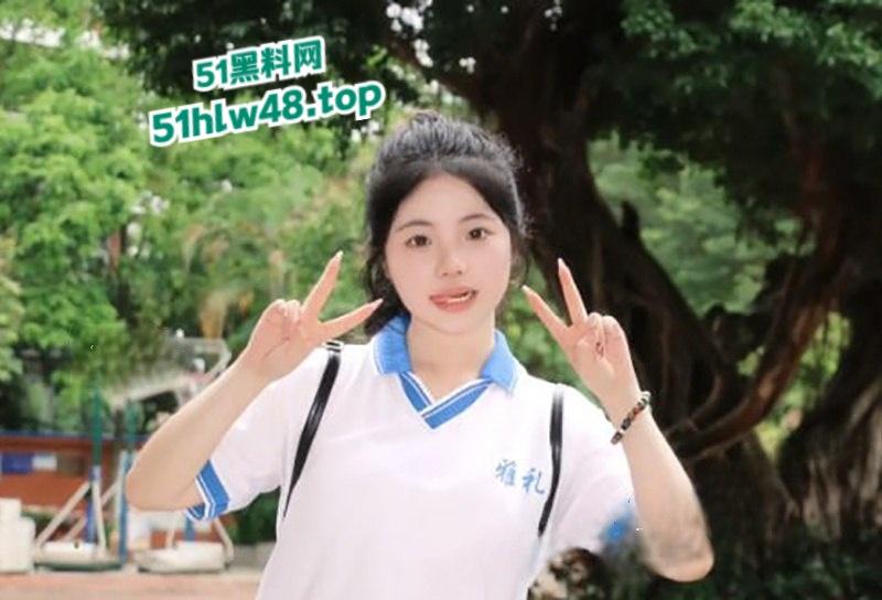 广州市第七中学【胡梦玲】上课主动给同桌手淫,监控下记录被曝光,小年轻又骚又胆大完全控制不了。-5