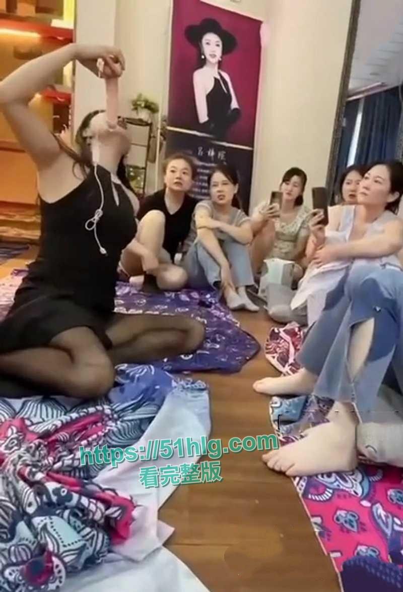 【江苏】名媛培训班内部教学视频流出！妖娆女老师现场演示口交技术，吸舔啯吞全是干货，离谱到家了-3