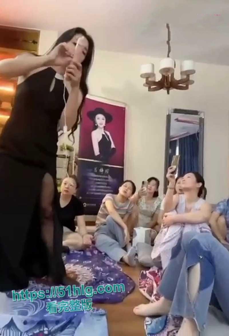 【江苏】名媛培训班内部教学视频流出！妖娆女老师现场演示口交技术，吸舔啯吞全是干货，离谱到家了-4
