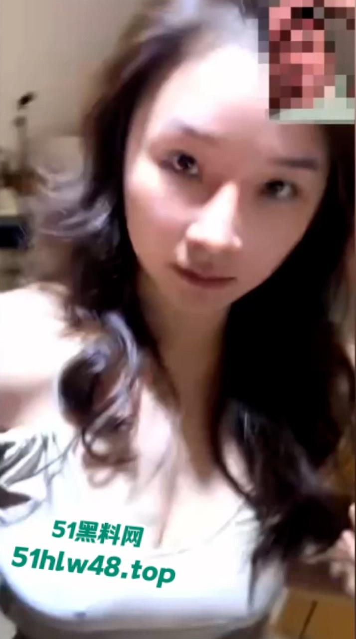 湖南极品少妇【吴侨雯】绿帽老公常年在外，淫妻在家与网友裸聊自慰，没结婚之前就是个骚母狗！-5